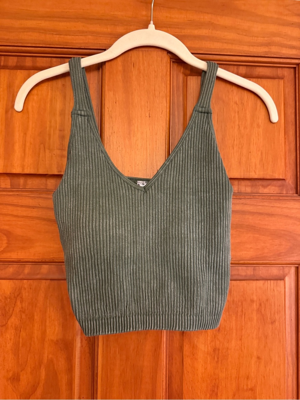 Wishlist Ribbed V-Neck Tank Top in Olive